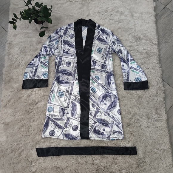 🖤 Bank Roll Robe - Picture 3 of 3